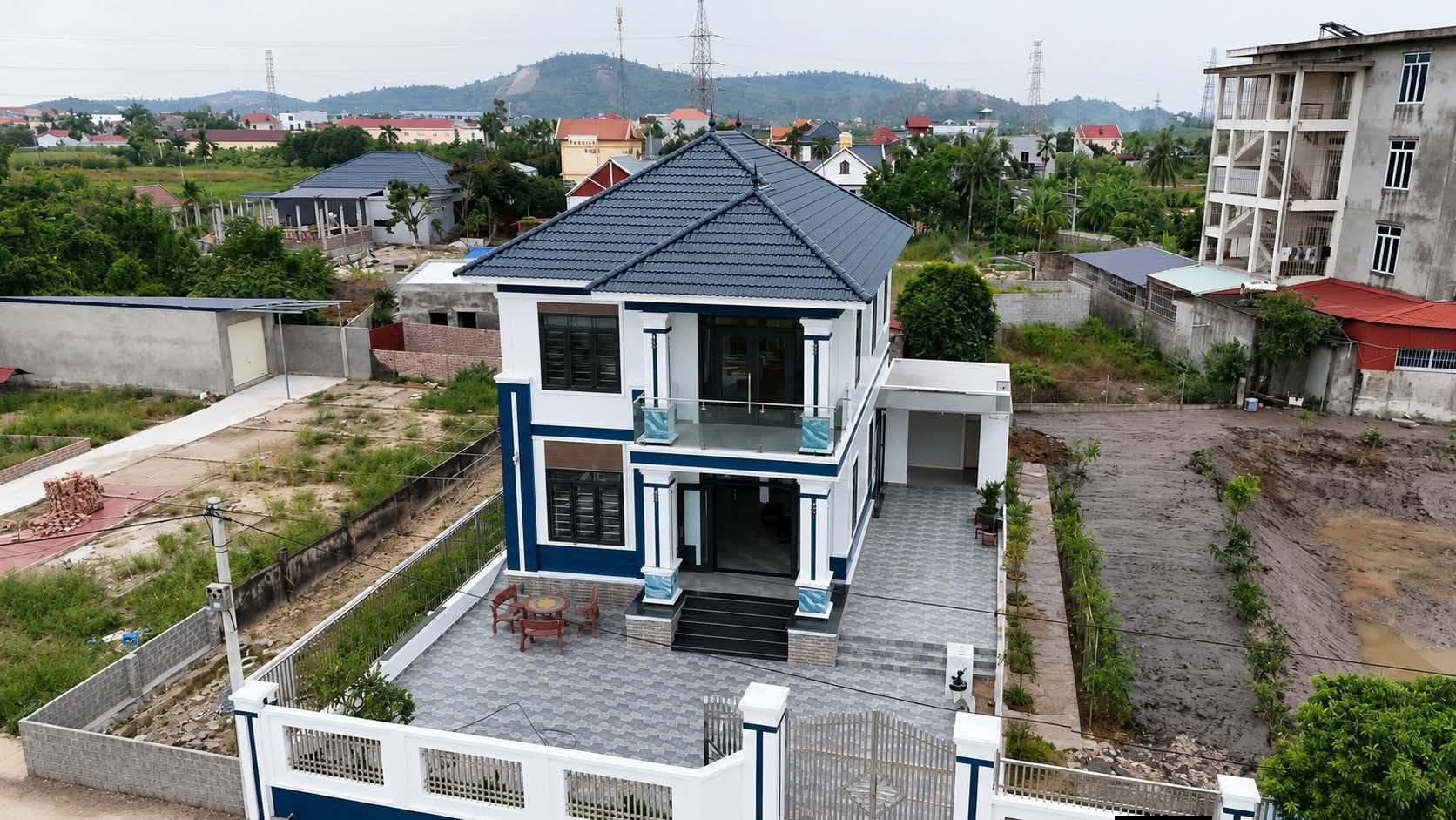 Thi công nhà 2 tầng mái Nhật
