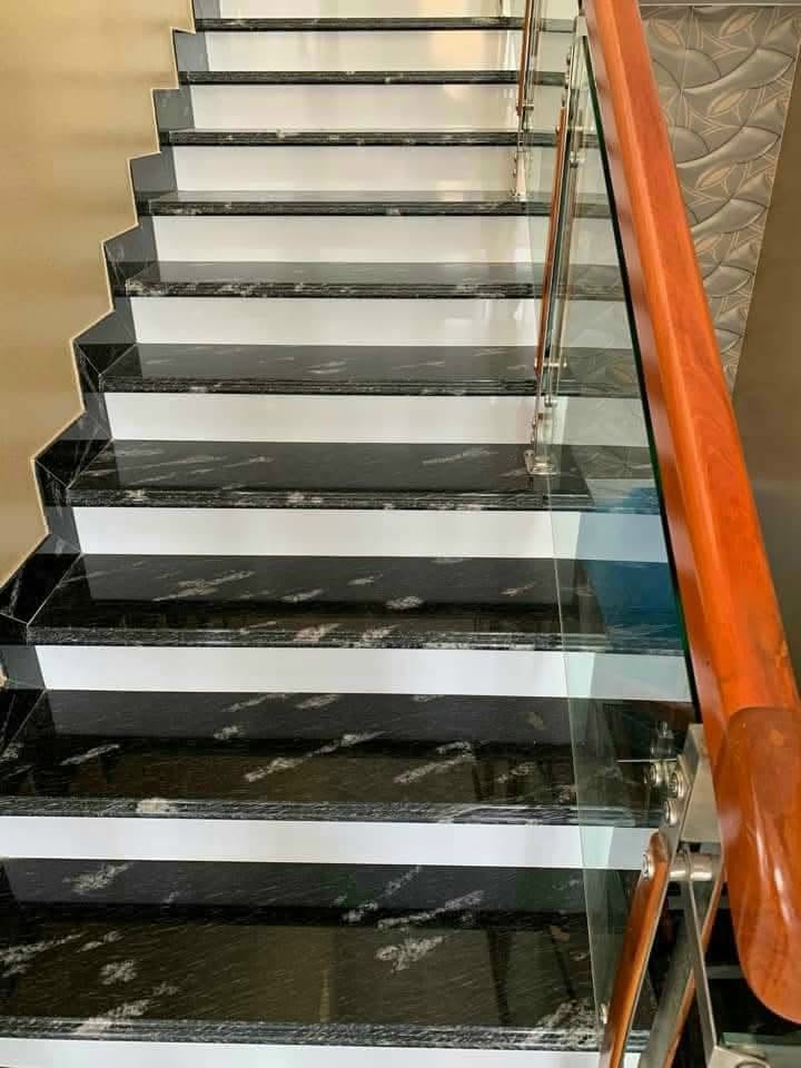 Cầu thang ốp đá granite