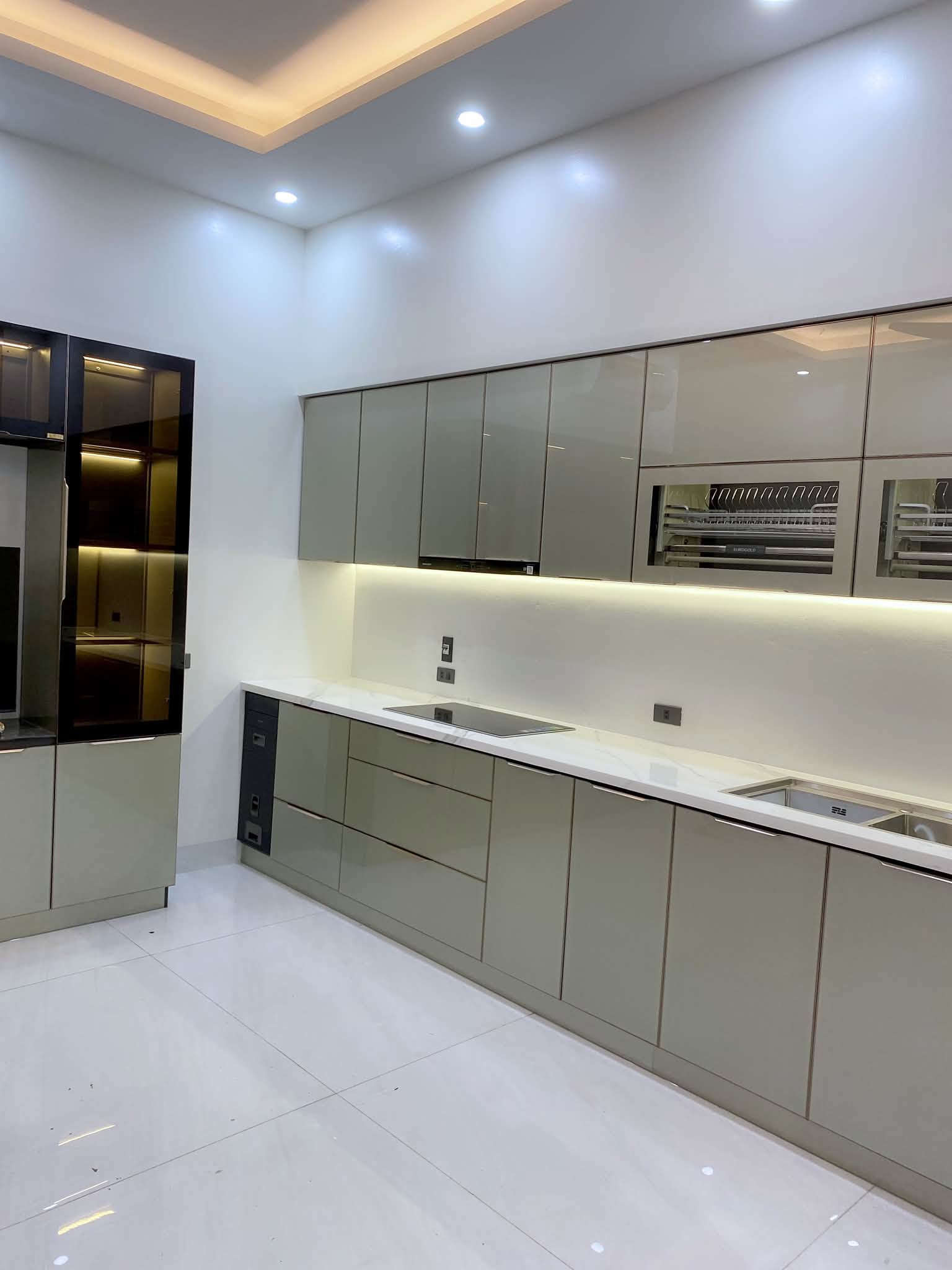 Tủ bếp inox cánh kính 