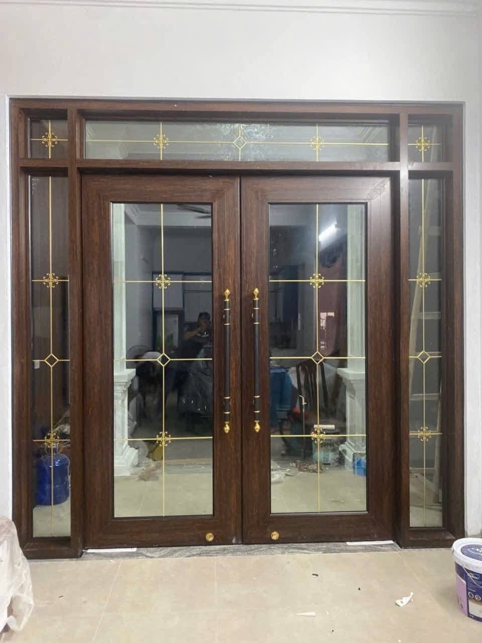 Cửa nhôm kính vân gỗ 