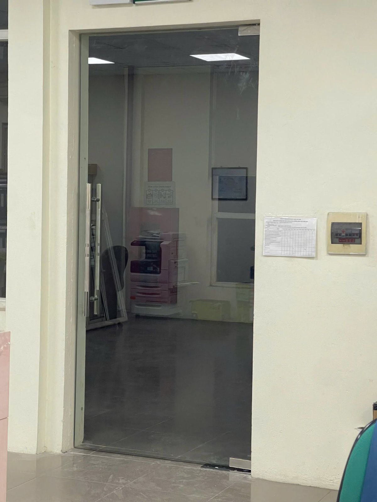 Cửa kính cường lực 