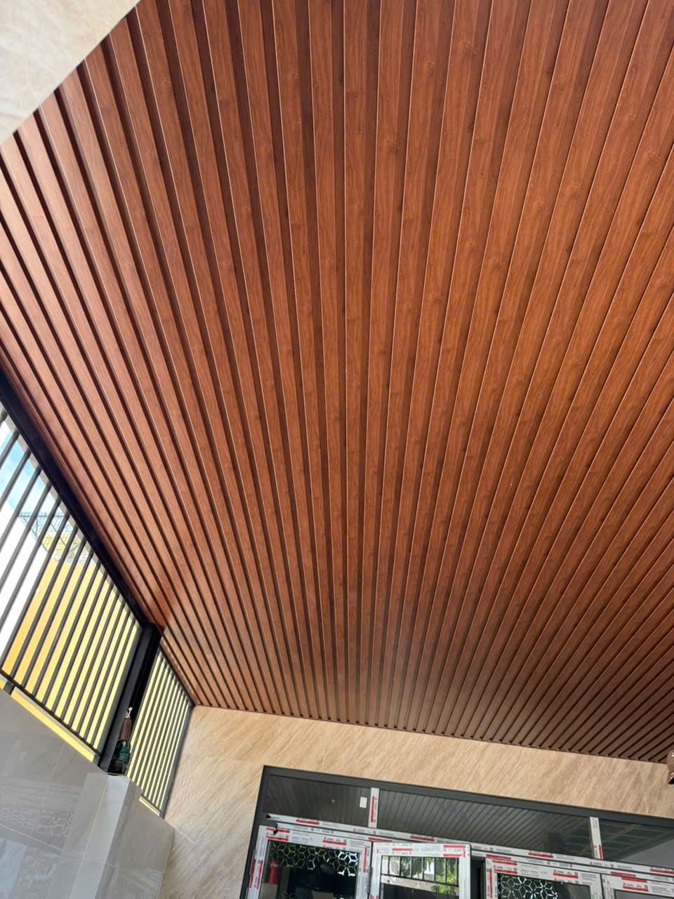 Trần nhôm vân gỗ 