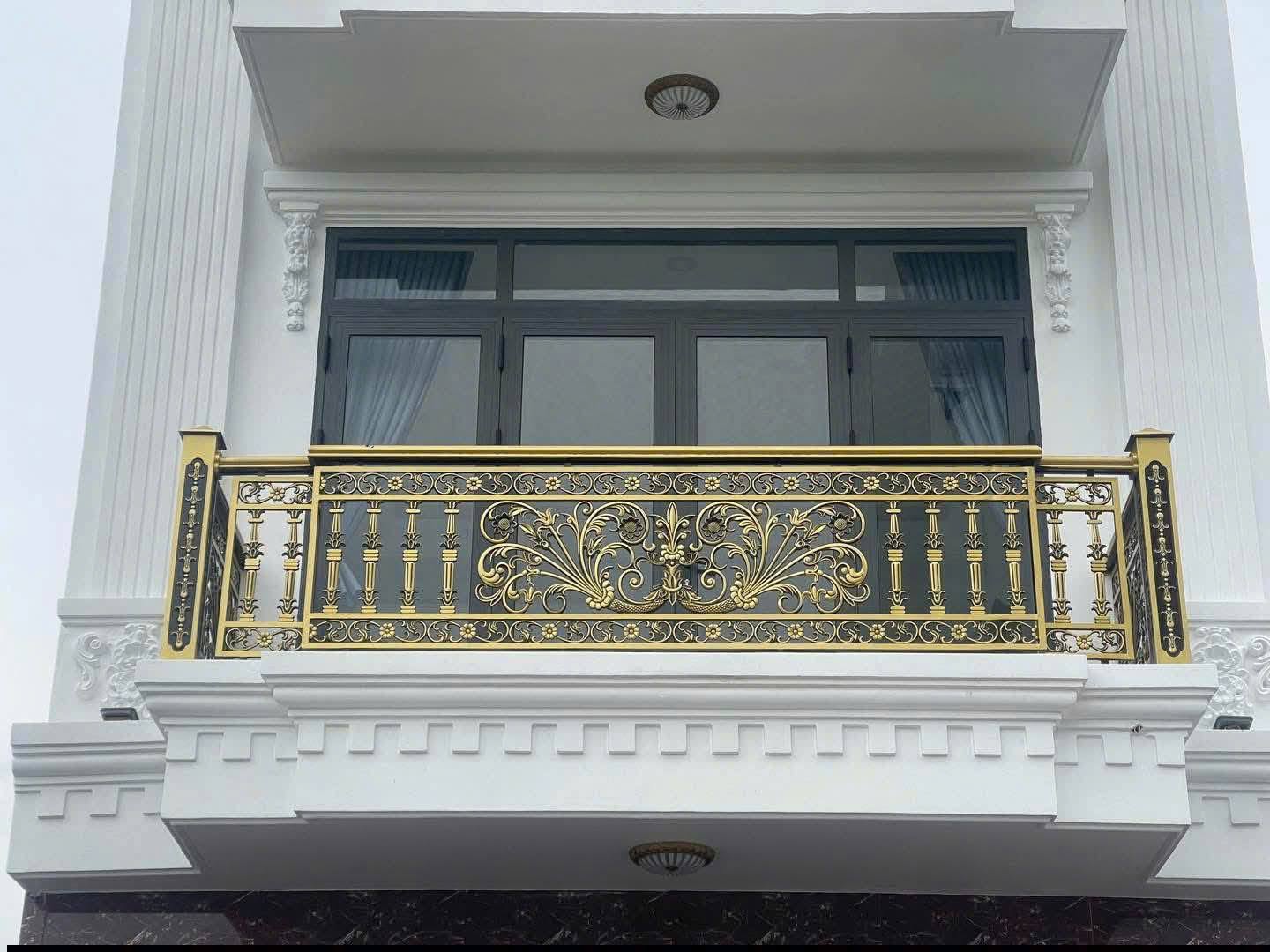 Ban Công Nhôm Đúc Hiện Đại