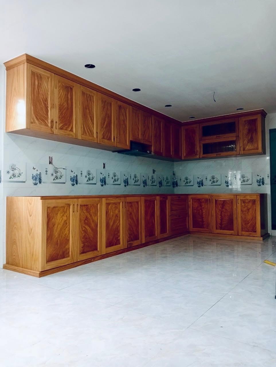 Tủ bếp gỗ chữ L