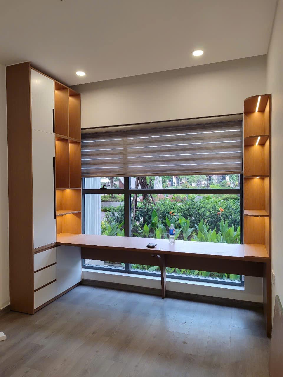 Thi công tủ bàn dai làm việc 