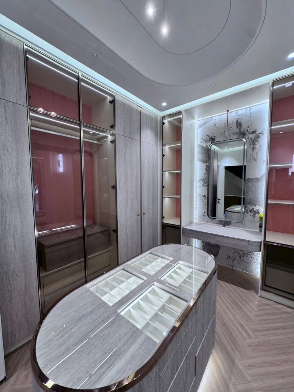 Vệ sinh chuyên sâu phòng trang điểm thay đồ cao cấp