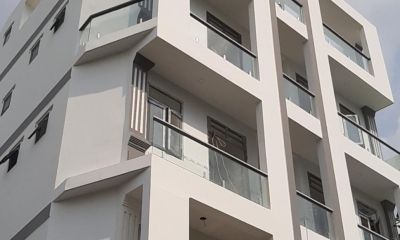 Lắp lan can kính