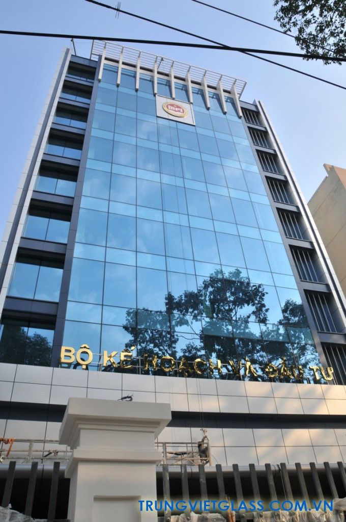 Lắp vách kính mặt dựng