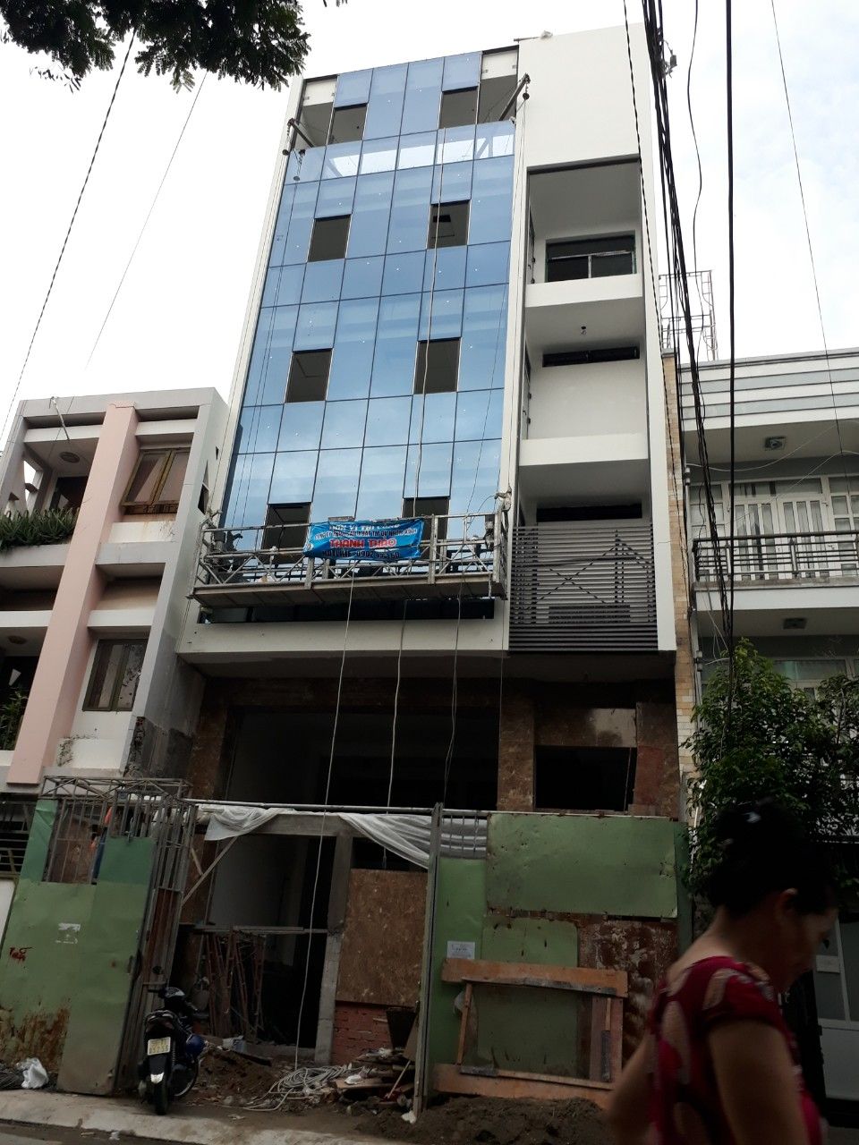Lắp vách mặt dựng kính