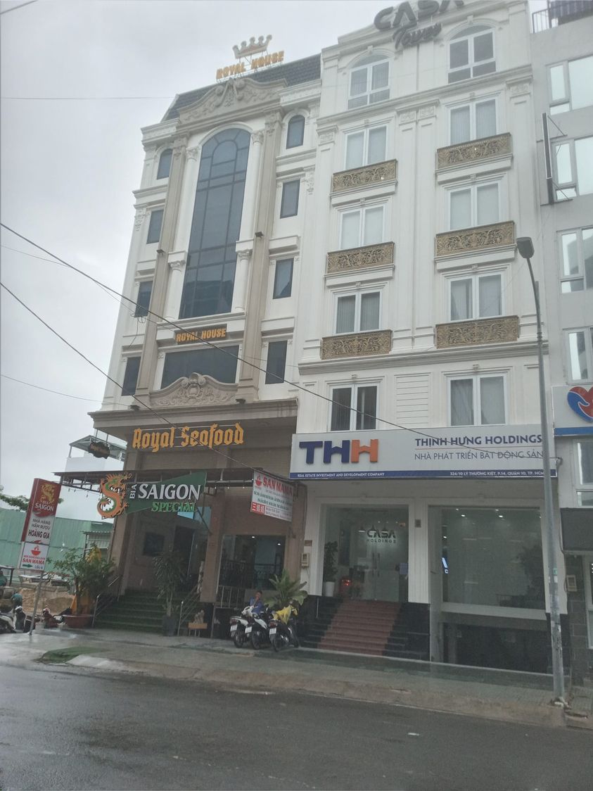 Sơn lại tòa nhà Royal