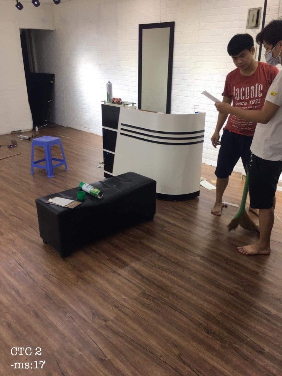 Thi Công Sàn Nhựa Vân Gỗ