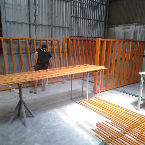 Sơn PU gỗ ở nhà xưởng 