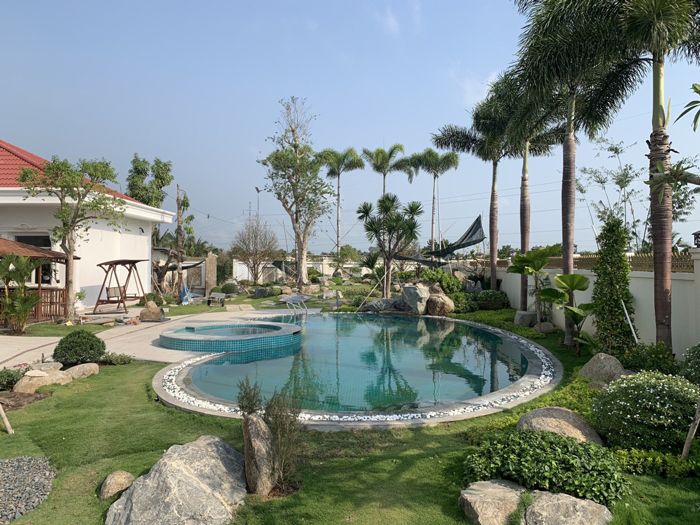 Hồ bơi ngoài trời
