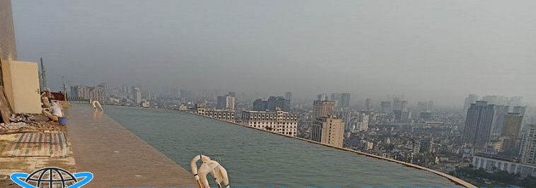 Hồ bơi trên sân thương