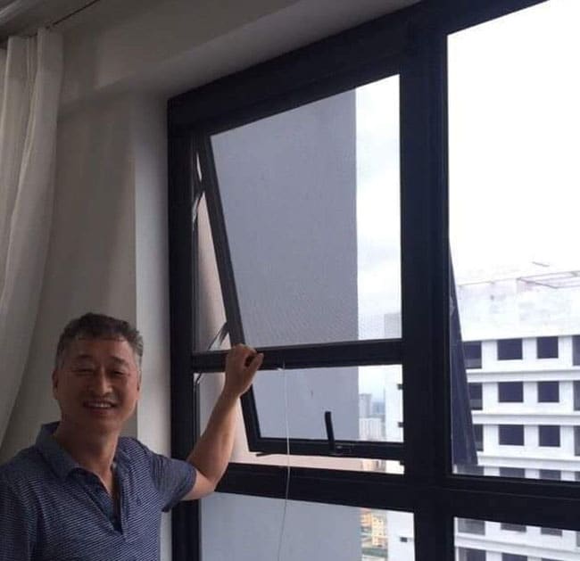 Cửa lưới chống muỗi mở 