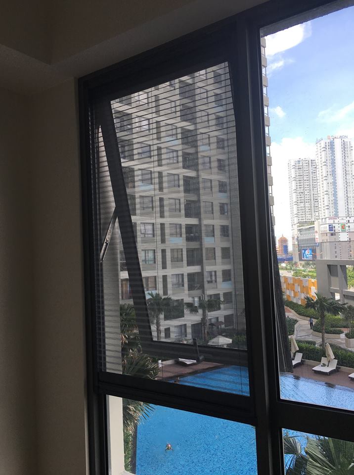 Cửa lưới mở 