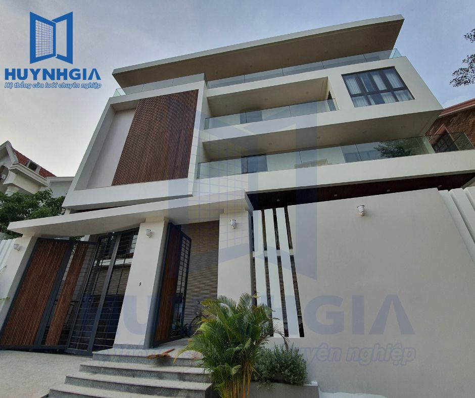 Thi công cửa lưới