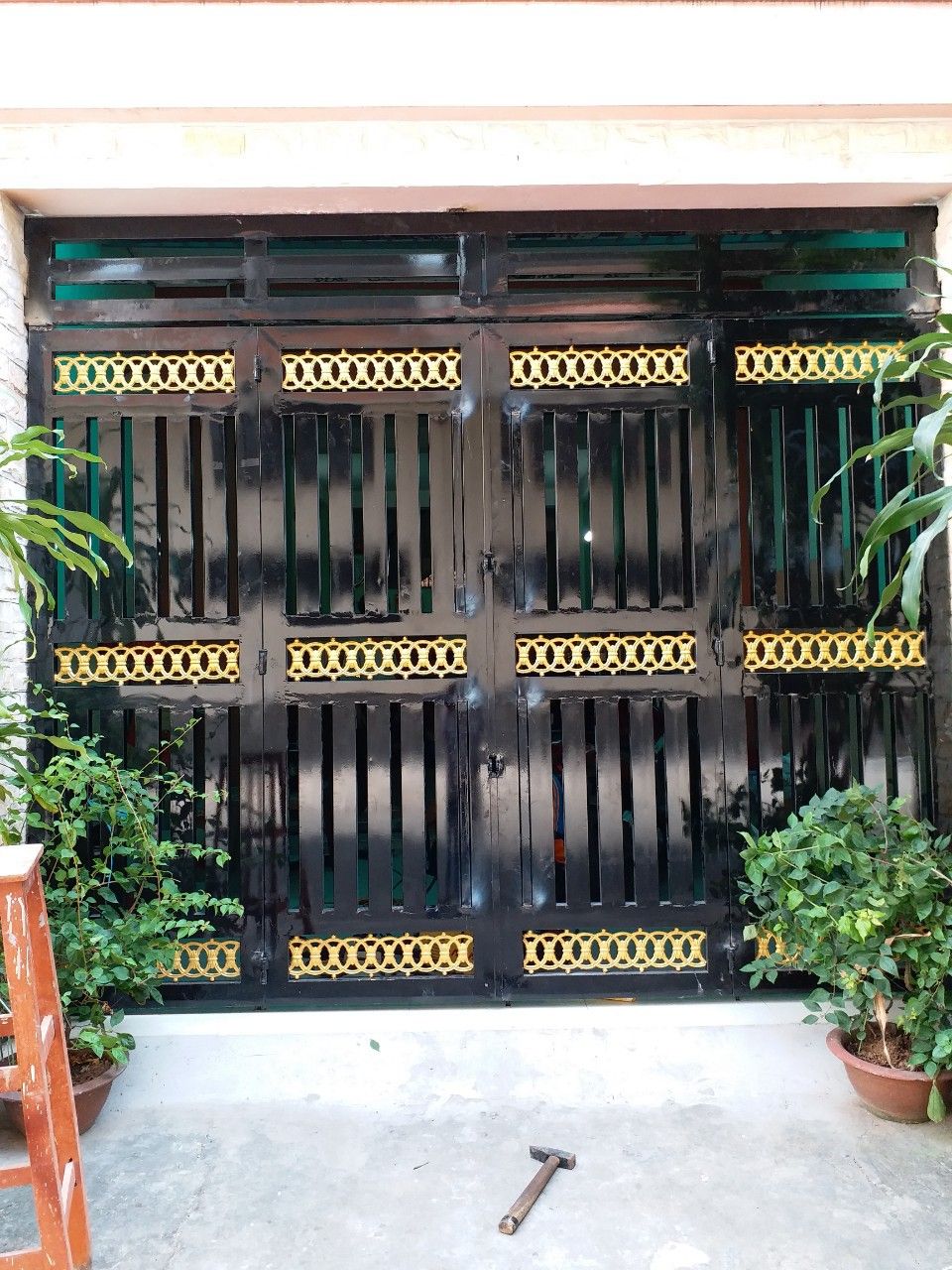 Cửa cổng sắt