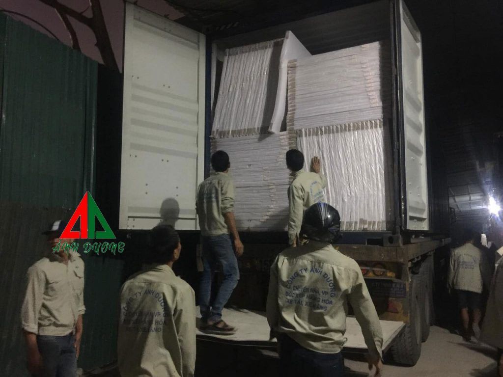 Bốc xếp dỡ hàng hóa