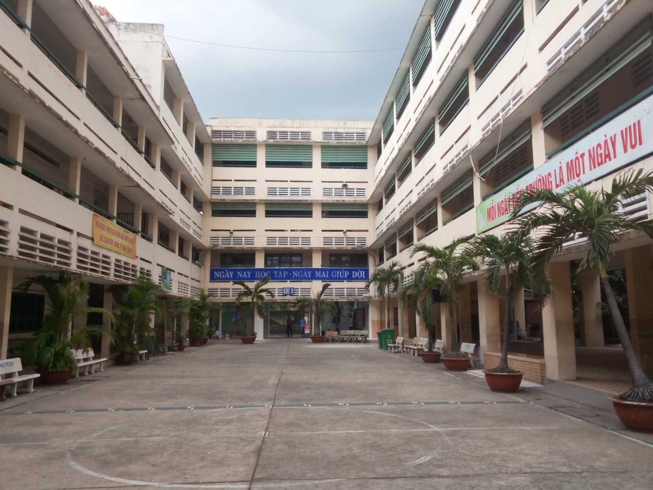 Lắp camera cho trường học