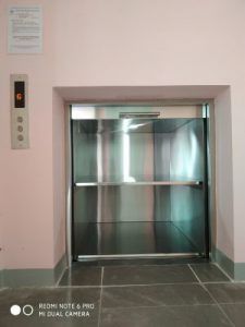 Thang máy tải hàng