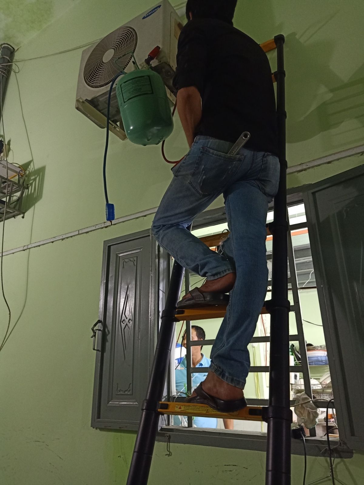 Sửa chữa máy lạnh