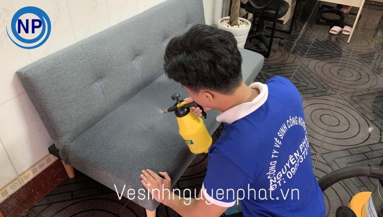 Vệ sinh ghê sofa