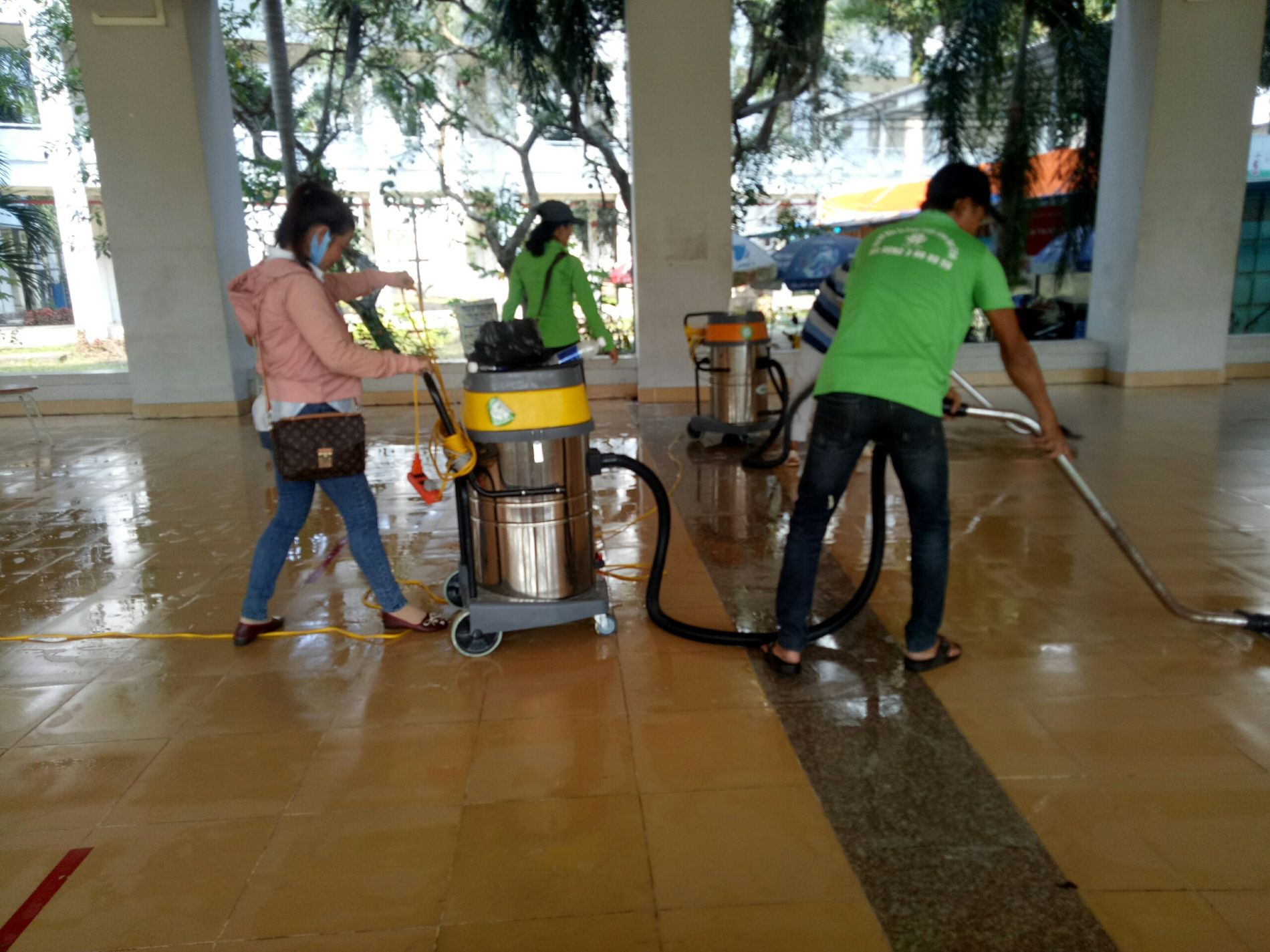 Vệ sinh sàn nhà 