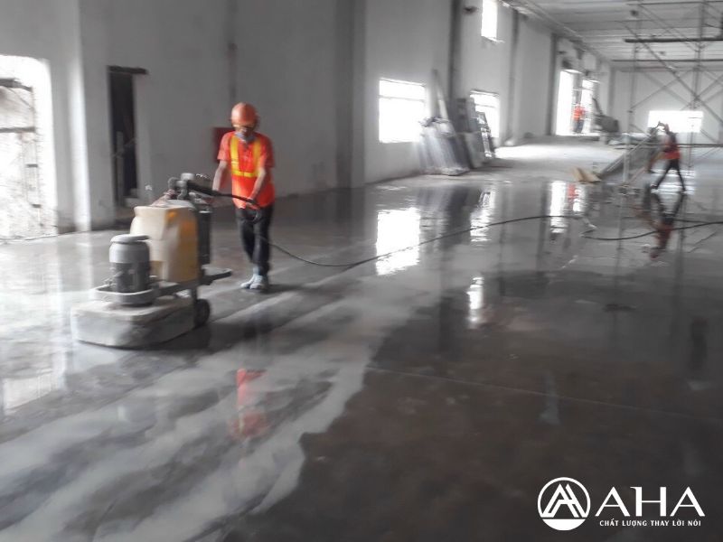 Thi công sàn epoxy băng hệ tự san phẳng