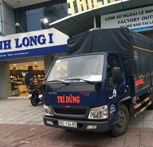 Xe tải vận chuyển hàng hóa 