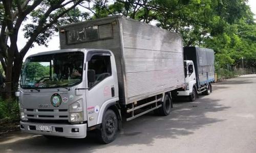 Xe tải vận chuyển hàng hóa 
