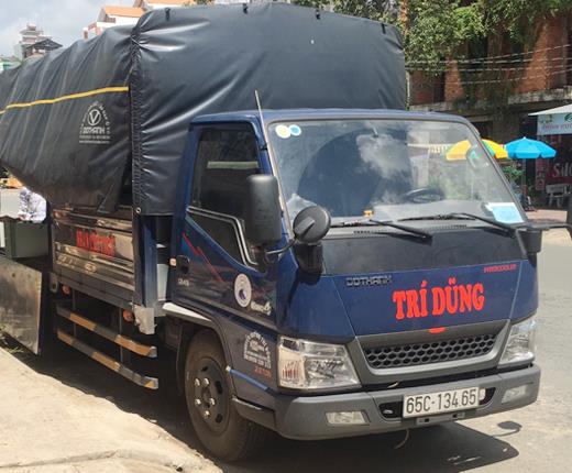 Xe tải vận chuyển hàng hóa 