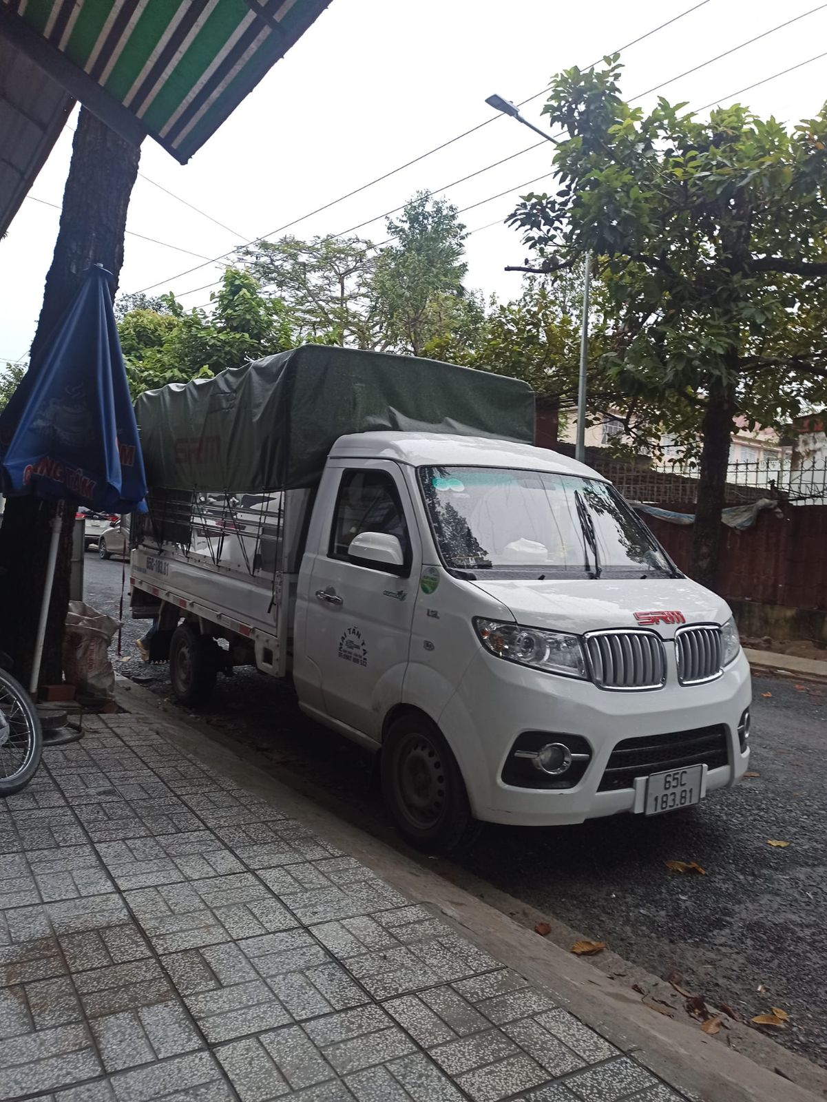 Xe tải chuyển hàng