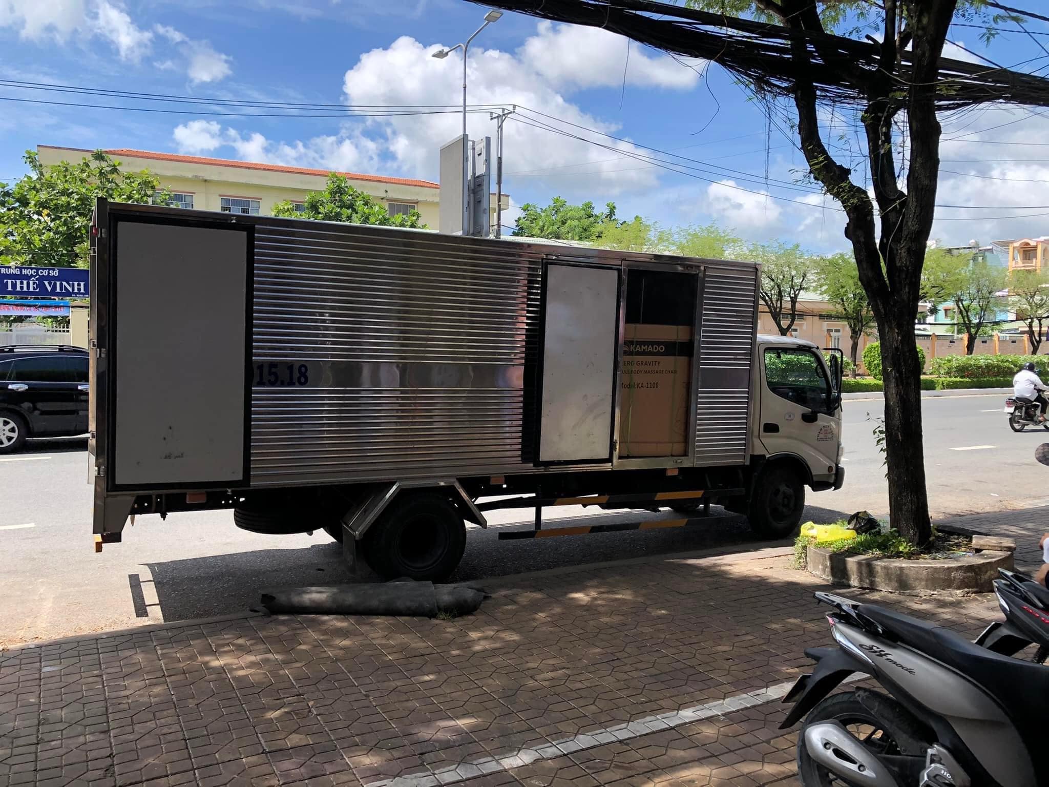 Xe tải chở hàng