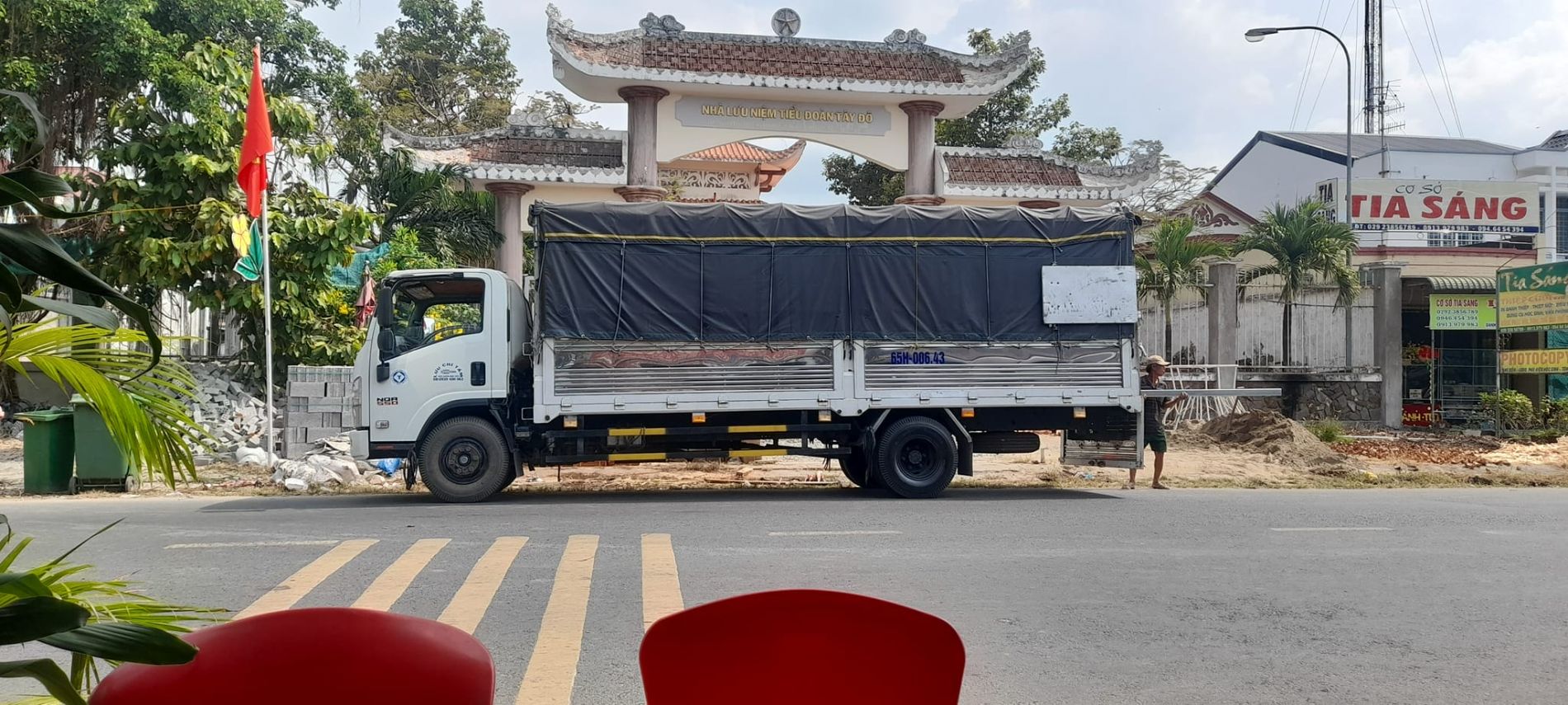 Xe tải chuyển hàng