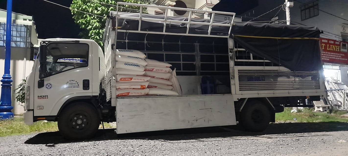Xe tải chở hàng