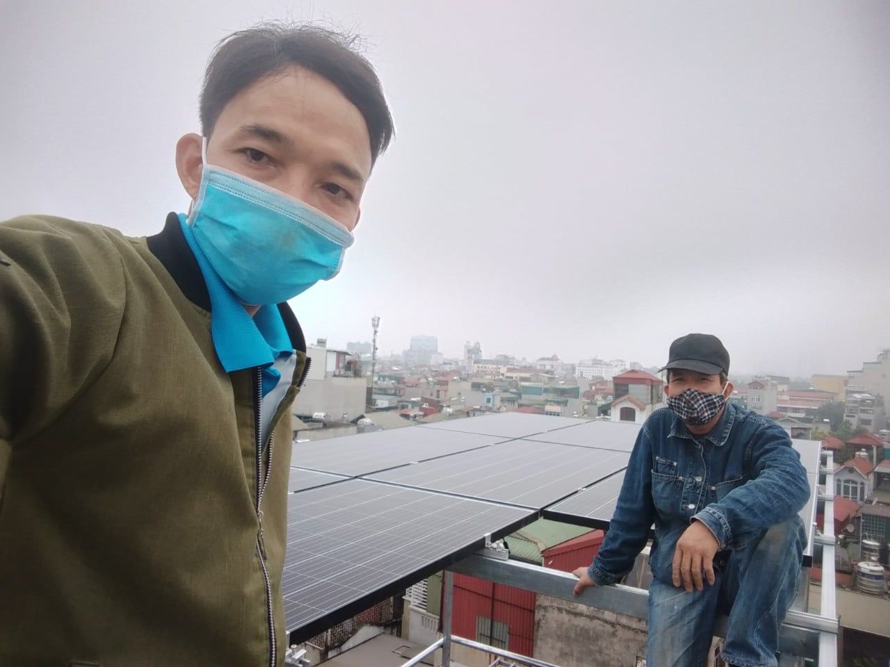 Lắp đặt tấm pin cho hộ gia đình
