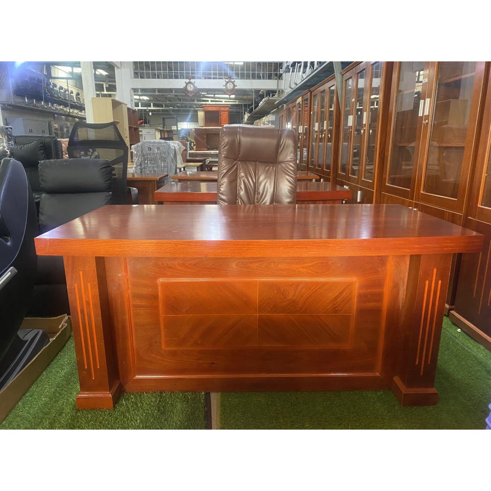Bàn làm việc bằng gỗ xoan