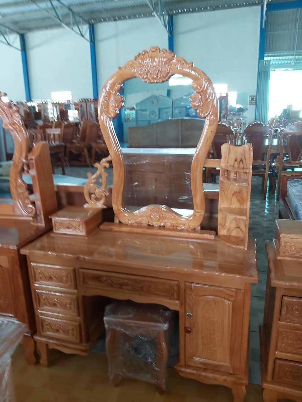 Bàn trang điểm 