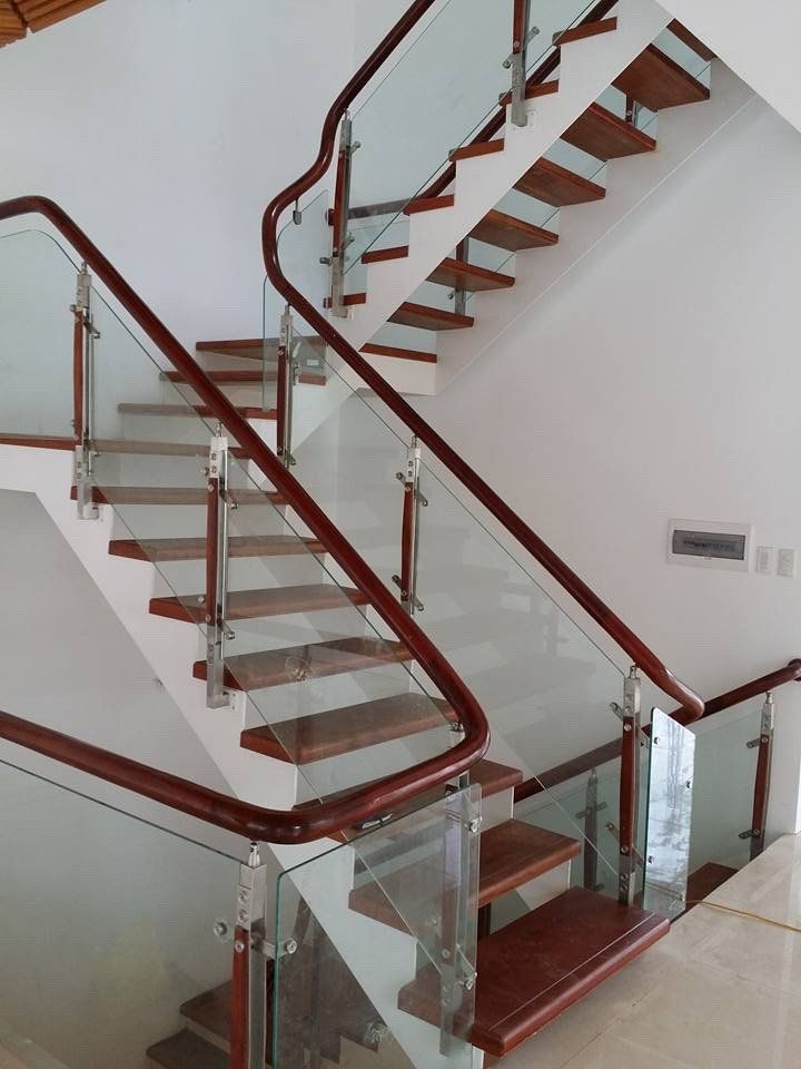 Lắp cầu thang kính