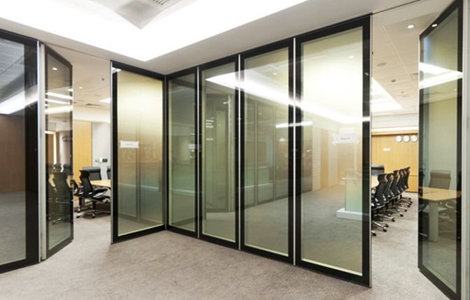 Vách Kính Cường Lực Khung Nhôm