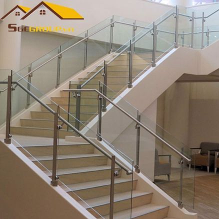 Cầu thang kính cường lực