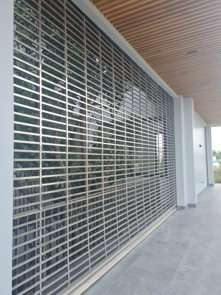 Cửa cuốn inox thanh ngang 