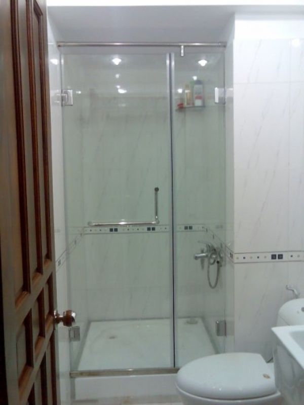 Vách tắm kính