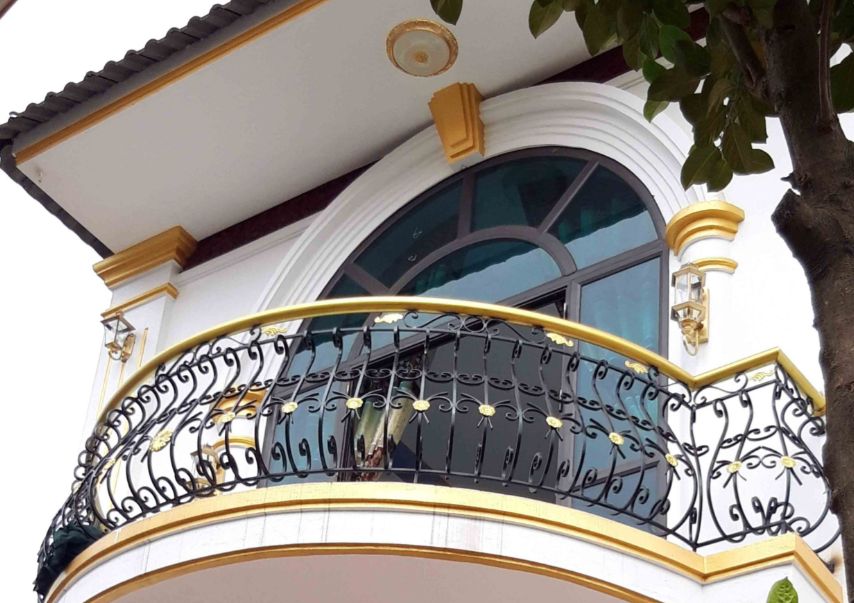 Lan can ban công sắt mỹ thuật
