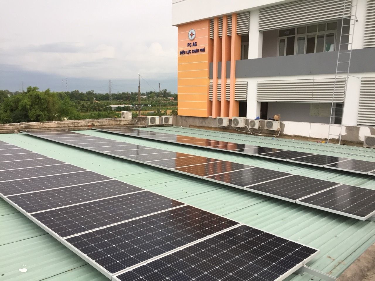 Lắp đặt điện năng lượng mặt trời
