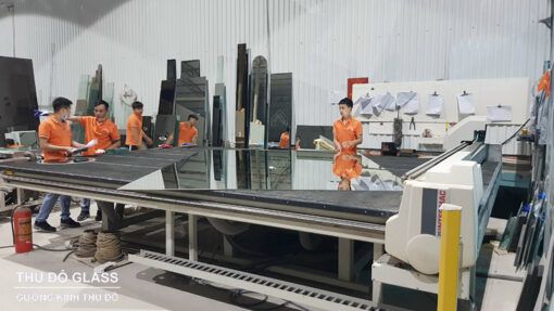 Cắt kính CNC theo yêu cầu