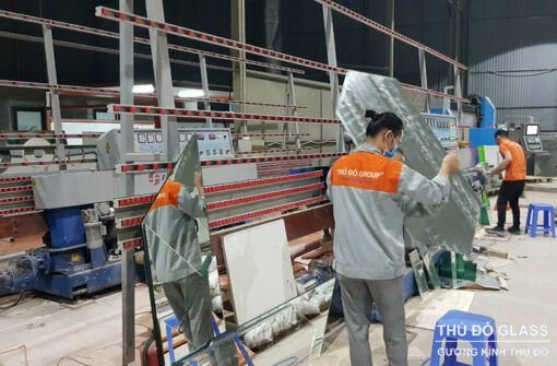 Cắt kính cường lực theo yêu cầu