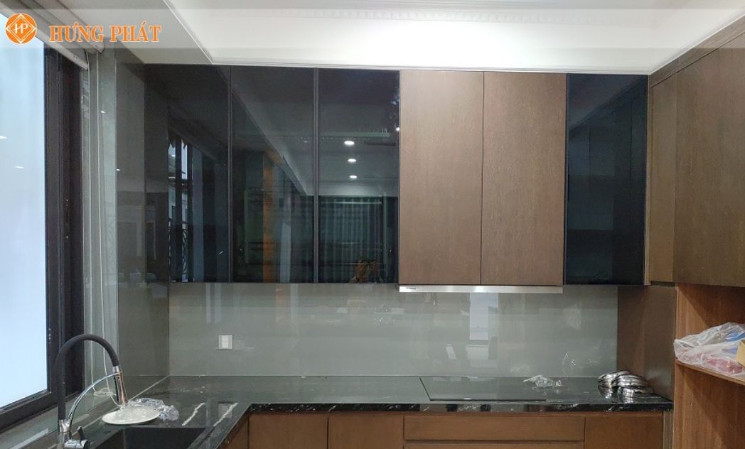 Cánh kính tủ bếp
