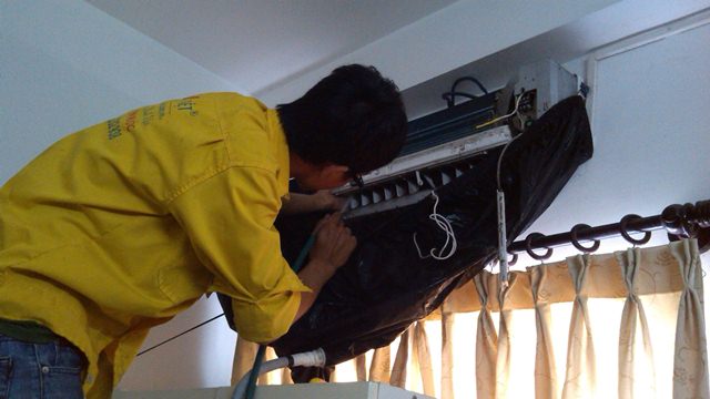 Vệ sinh máy lạnh
